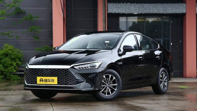 油耗38L+大厂出品，颜值高空间大，还看轩逸？