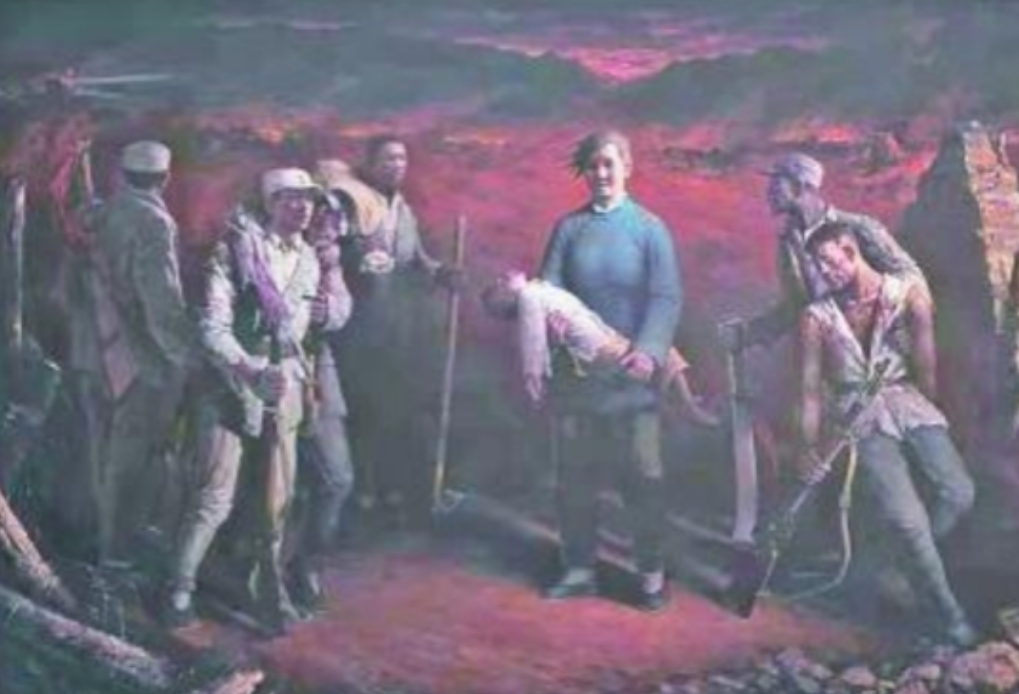 1944年冬，密云云蒙山深处，冰冷的鸽子洞内，一位母亲亲手捂住了自己发烧孩子的嘴