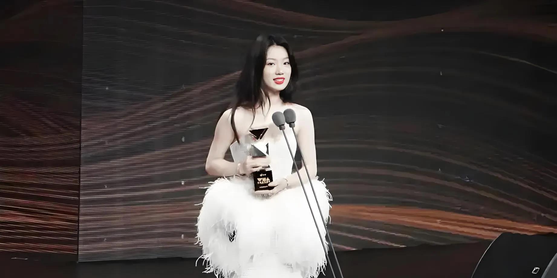 单依纯传来了好消息！ 

不是她又发了新歌，而是她在WMA拿奖了，还是那种国