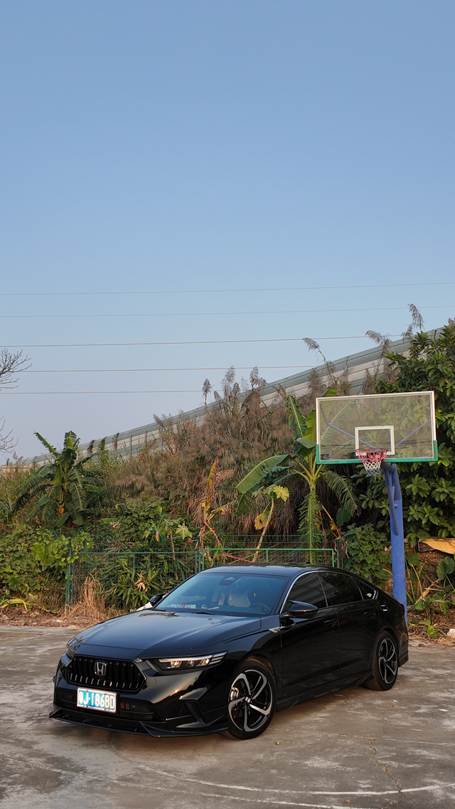 这一路上的苦只有自己最清楚
人生第一辆车刚落地的时候，当时觉得拥有了它就能幸福一