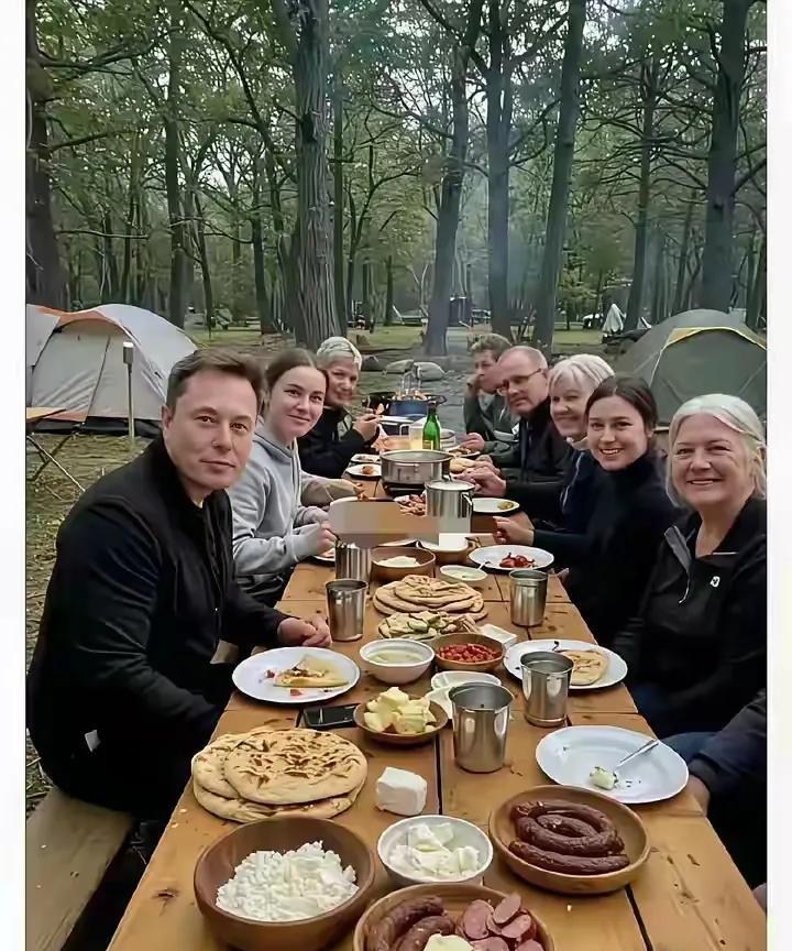就这个伙食[捂脸]，高低得配个红酒吧！怎么也要鲍鱼、龙虾、海参吧！