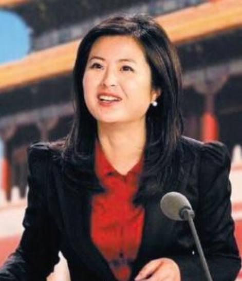 42岁的央视主持人张泉灵辞去工作后，趁着60岁的丈夫不注意，带着存款147万，前