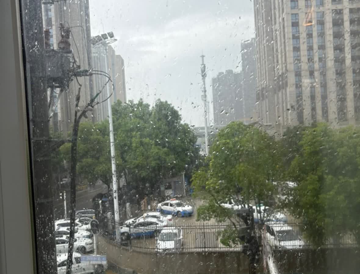 武汉大暴雨来袭，外出的人们还是要多关注！

每年到了大暴雨来袭的时候，就会造
