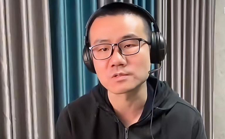 勇士爆冷不敌火箭，在这个问题上徐静雨的观点跟科尔是一致的。
勇士爆冷惨败火箭，第