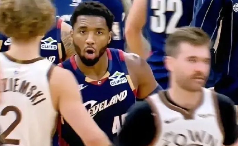 米切尔：这谁啊，哪冒出来的呀，勇士居然还有这么一号人物。

骑士也就少了个阿伦，