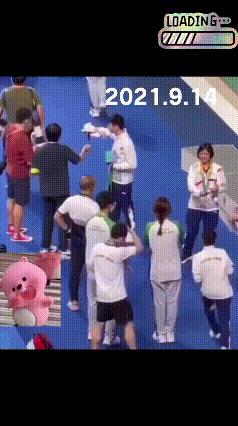 婵宝真是个快乐小天使！
2021年全运会，婵宝10米台夺冠。走下领奖台的婵宝，一