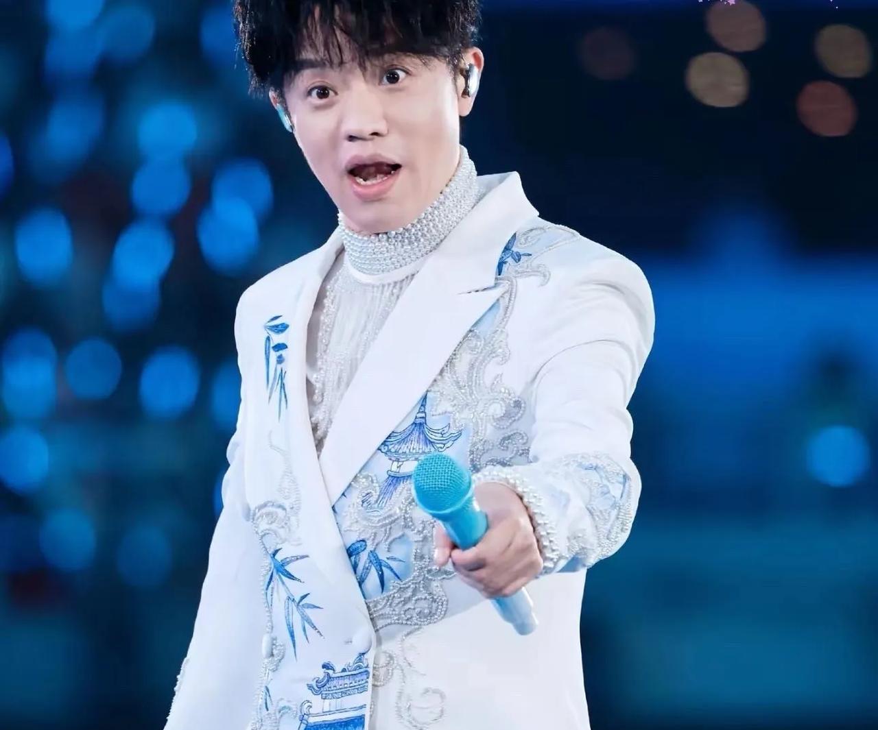 之前还脚踹女员工
曾毅背地里真不是什么好人
不过手表的问题怎么没人骂
有这个市场
