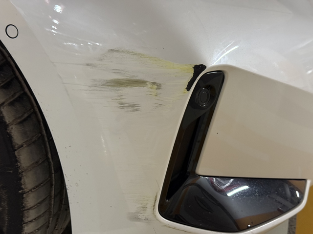 菜鸟新车刮蹭
进地库时候没注意刮蹭到了，请问这个去修大概多少钱呀？不修会影响里面