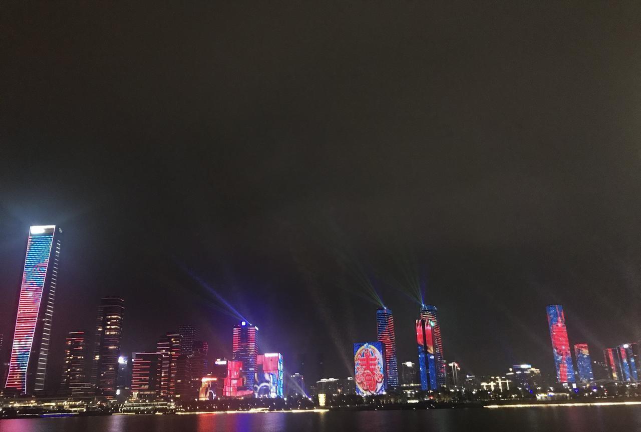 观察发现：
单位里工作时间越久越能看清楚一件事；
许多时候单位里的工作不是以简单