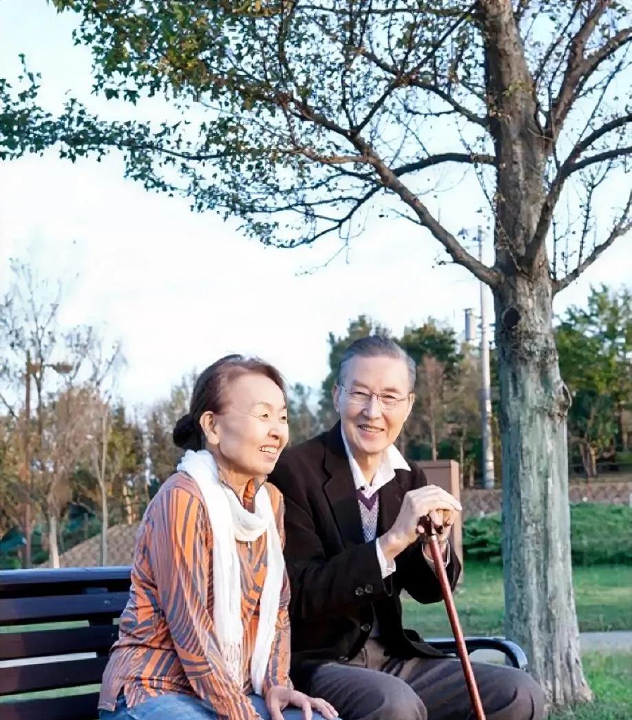 大彻大悟的一段话：
“在这个世界上，只有爸妈给的饭不要钱，其他每一口，都需要我们