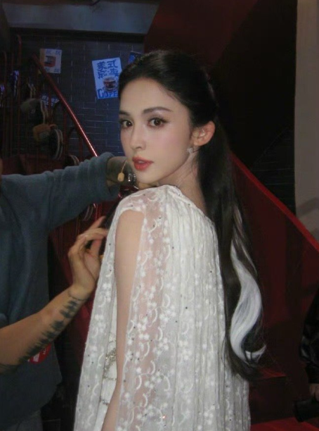 13 年后限定返场！娜扎在你好星期六 cos 小雪，轩辕剑回忆杀拉满，美貌丝毫未