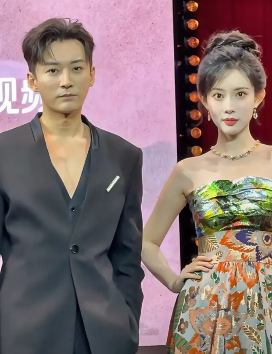 刘学义半年时间，播了三部男主剧，都毫无水花。
和唐嫣那部《念无双》扑了，粉丝说是