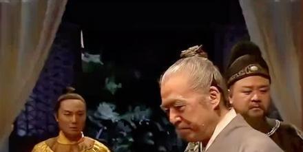 贞观年间，李世民向袁天罡请教：“大唐什么时候会亡？”袁天罡说：“猪上树时。”李世