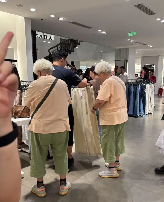 双胞胎见多了，但这样的不多见！