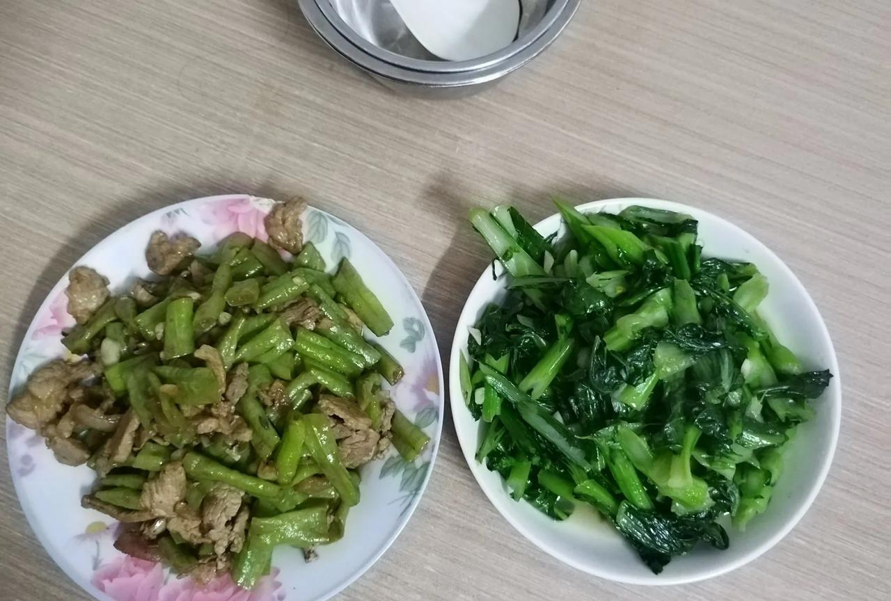 老公来到深圳已经几天了，这几天都在到处找工作，上网看了，又到处打电话去问，我也在