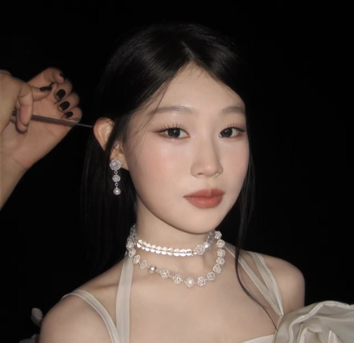 小沈阳这次是花了大价钱了，他好宠女儿啊
他请来了开价六位数的顶级化妆师给沈佳润