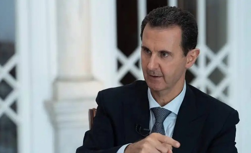 巴沙尔可能对叙利亚彻底死心了，朱拉尼外逃那么久，整个叙利亚群龙无首。



从离