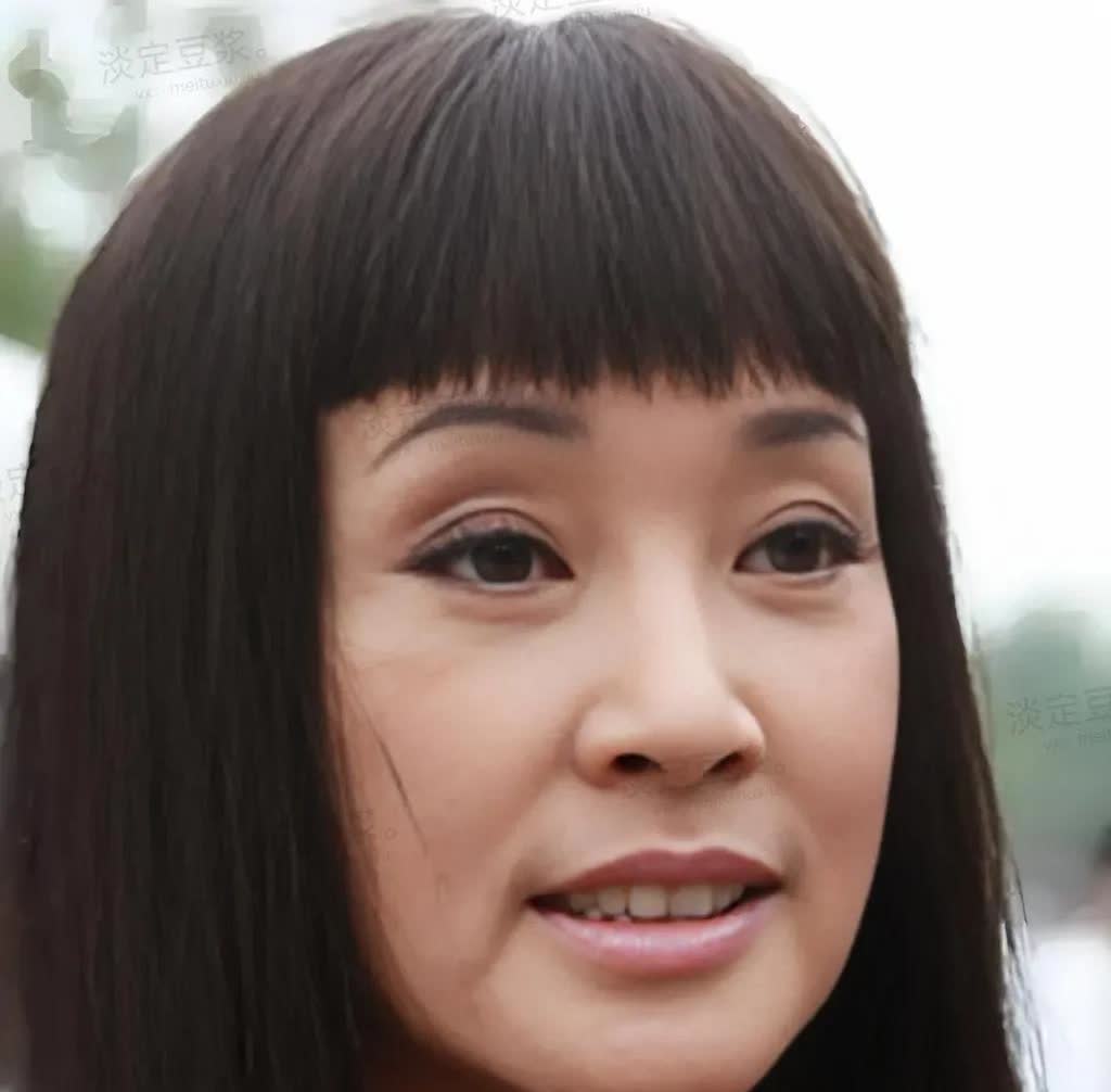看网上说刘晓庆被起诉了，俗话说：“真的假不了，假的真不了”，拭目以待吧！
看近