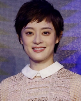 “每月就给我500块，资助不起装什么孙子！”2006年，贫困大学生向海清向媒体怒