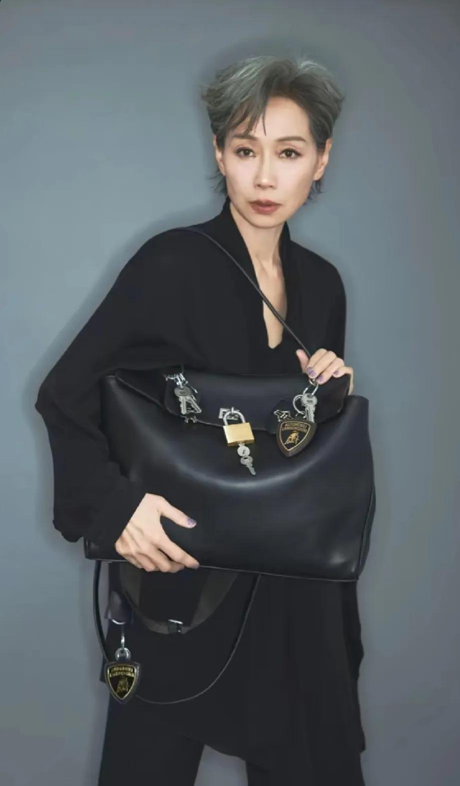 叶童老师这个人喷不了哈，要颜值有颜值，要演技有演技，要人品有人品，要人格魅力有人
