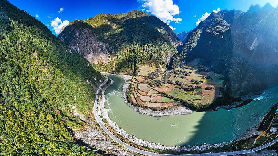 丙中洛镇到秋那桶村，云南怒江河谷云雾缭绕的美丽秘境