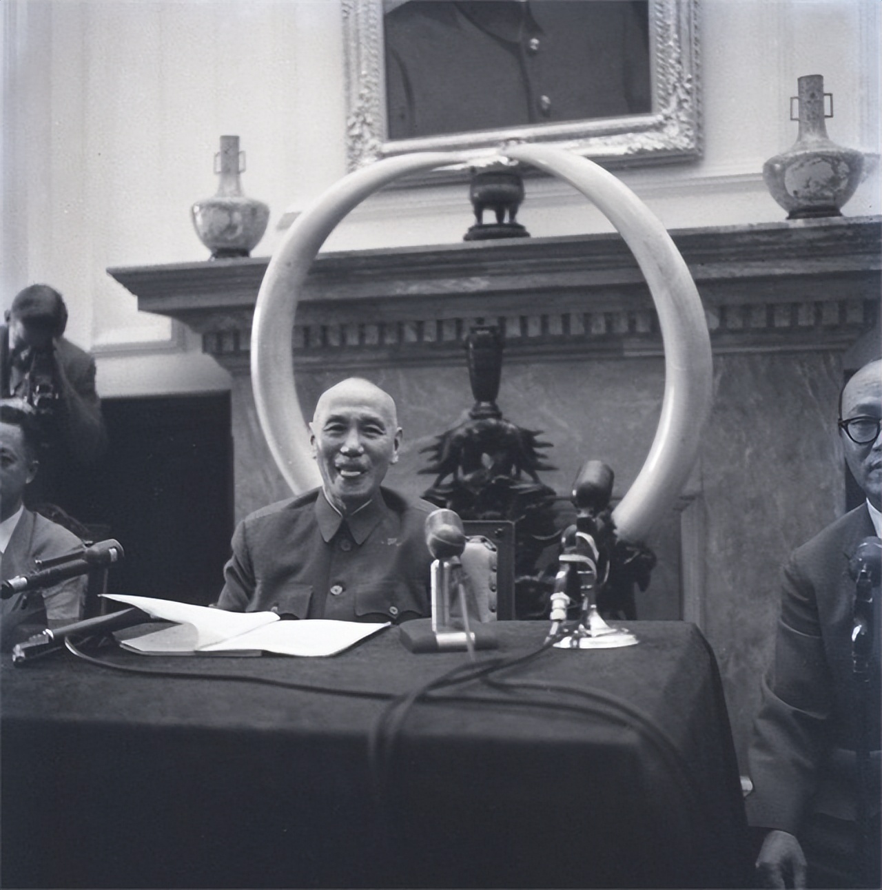 1975年，蒋中正在台北逝世。说来也巧，蒋去逝的那天正好是清明节，早上的蒋还是一