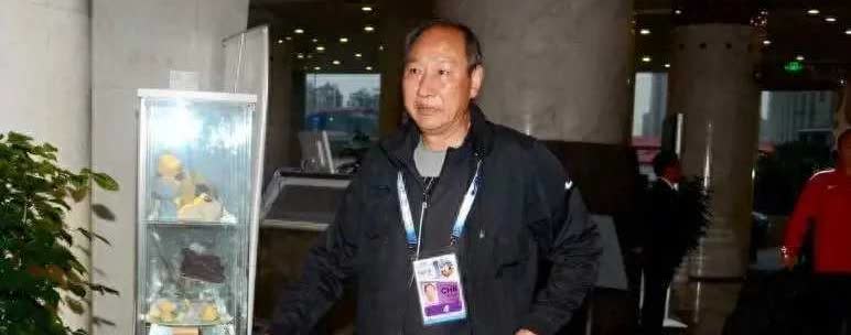 70岁孙海平：多省高薪，爱徒闪耀，烟不离手守跨栏
七十高龄孙海平，跨省领饷育跨