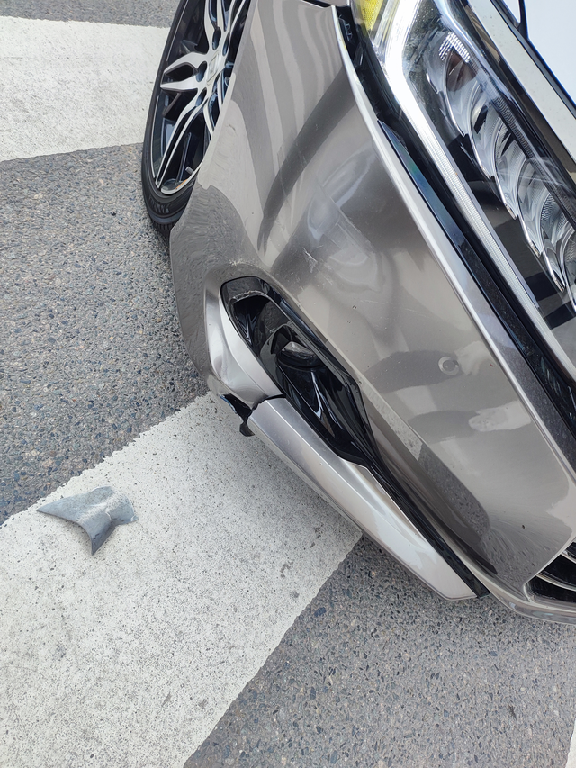 雅阁一血和二血
一年2次碰撞，都是电动车，前后夹击，一男一女，说多了都是泪啊