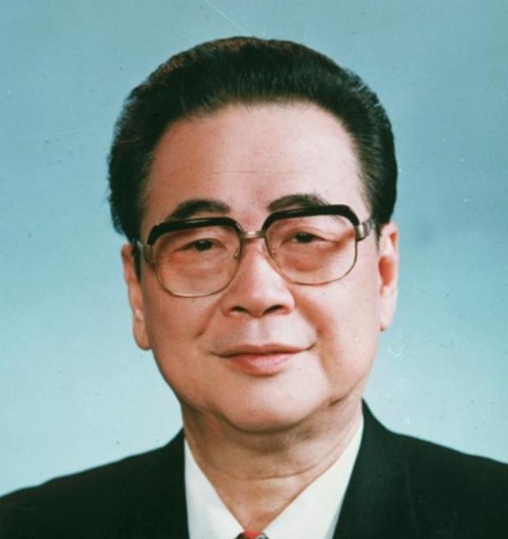 1992年7月，邓颖超因病离世，谁知，邓颖超留下的最后一句话竟是“李鹏”二字，这