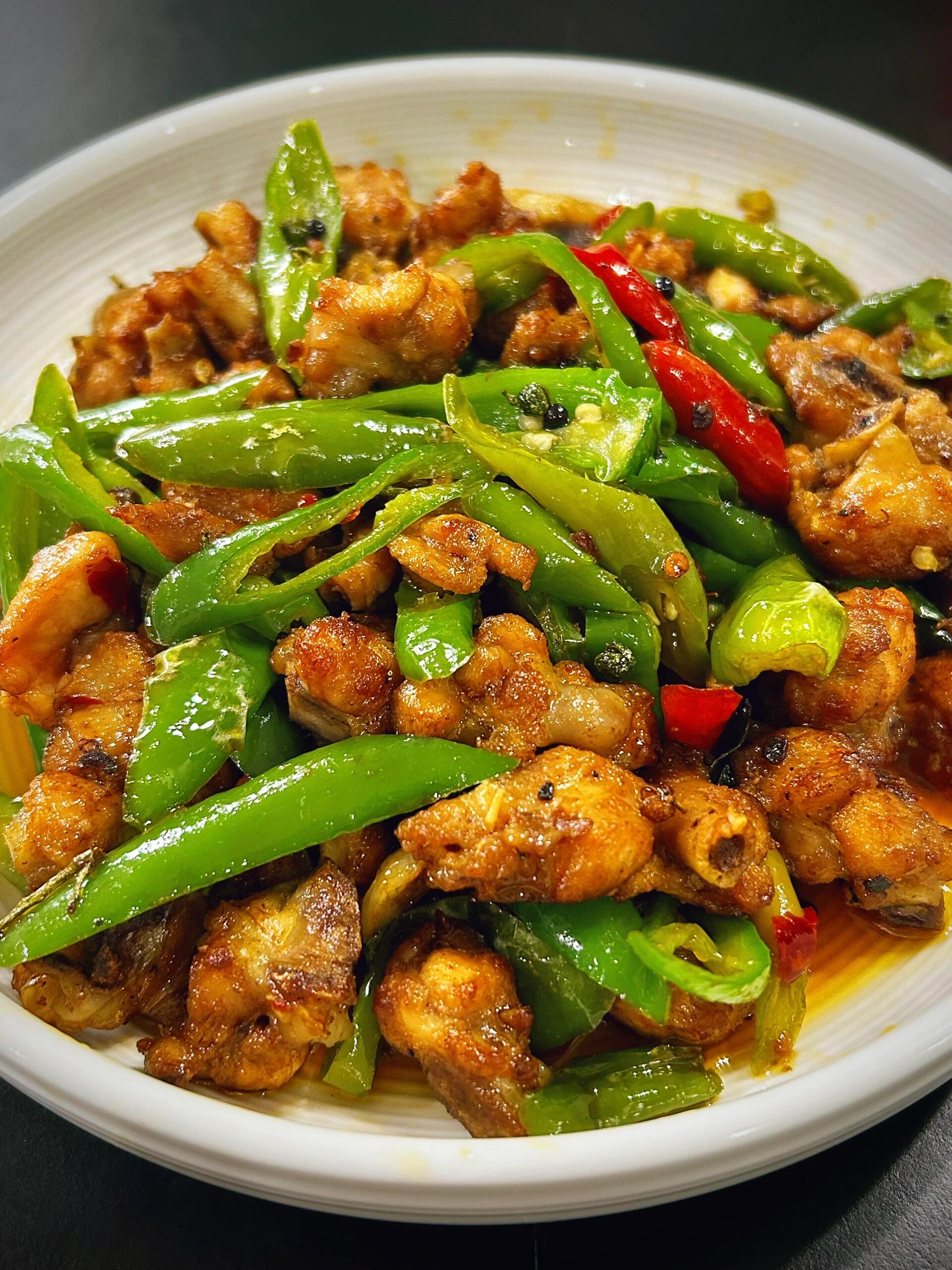 就这个小尖鸡 我能吃两碗米饭！
无敌下饭专治没有食欲青椒小尖鸡 做法简单又好吃