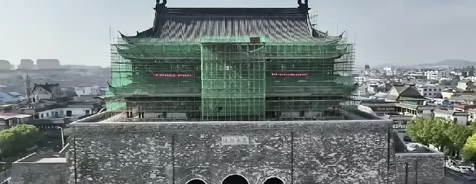 5月19日，安徽凤阳鼓楼顶部瓦片脱落，这本是一起普通安全事故，却因耗资340万元