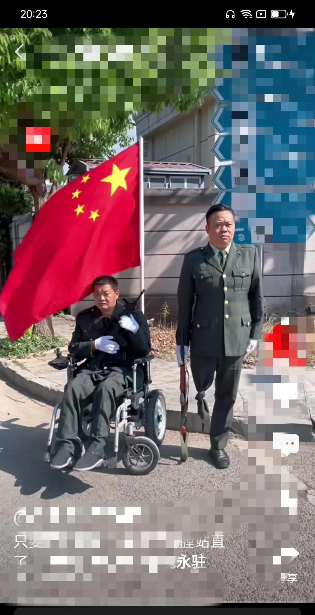 这个人到底是真的还是假的？为啥他一出现就有人喷他？难道假穿军装蹭流量？有知道这个