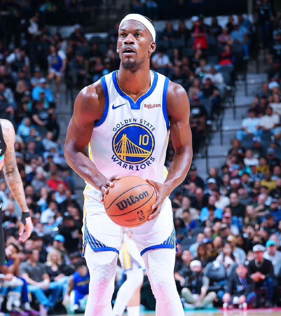 科尔：“库里是我们的蒂姆·邓肯，他是我们太阳系中的太阳。”
科尔表示，金州勇士队