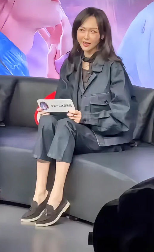 唐嫣，172cm，脚上的鞋太普通了