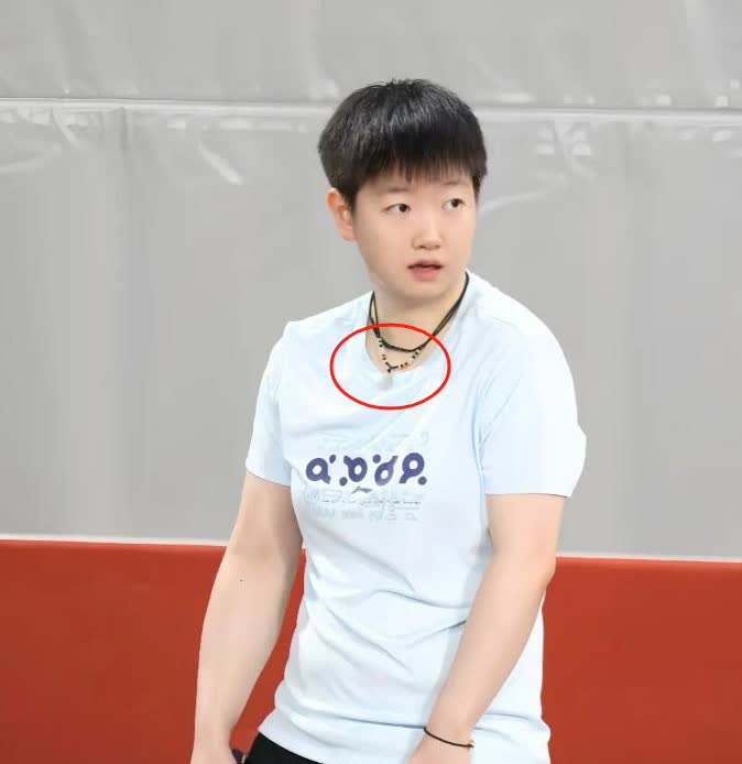 孙颖莎这个人太抠了

我真的猜不透她

你说她赢那么多奖金，啥也不买，而