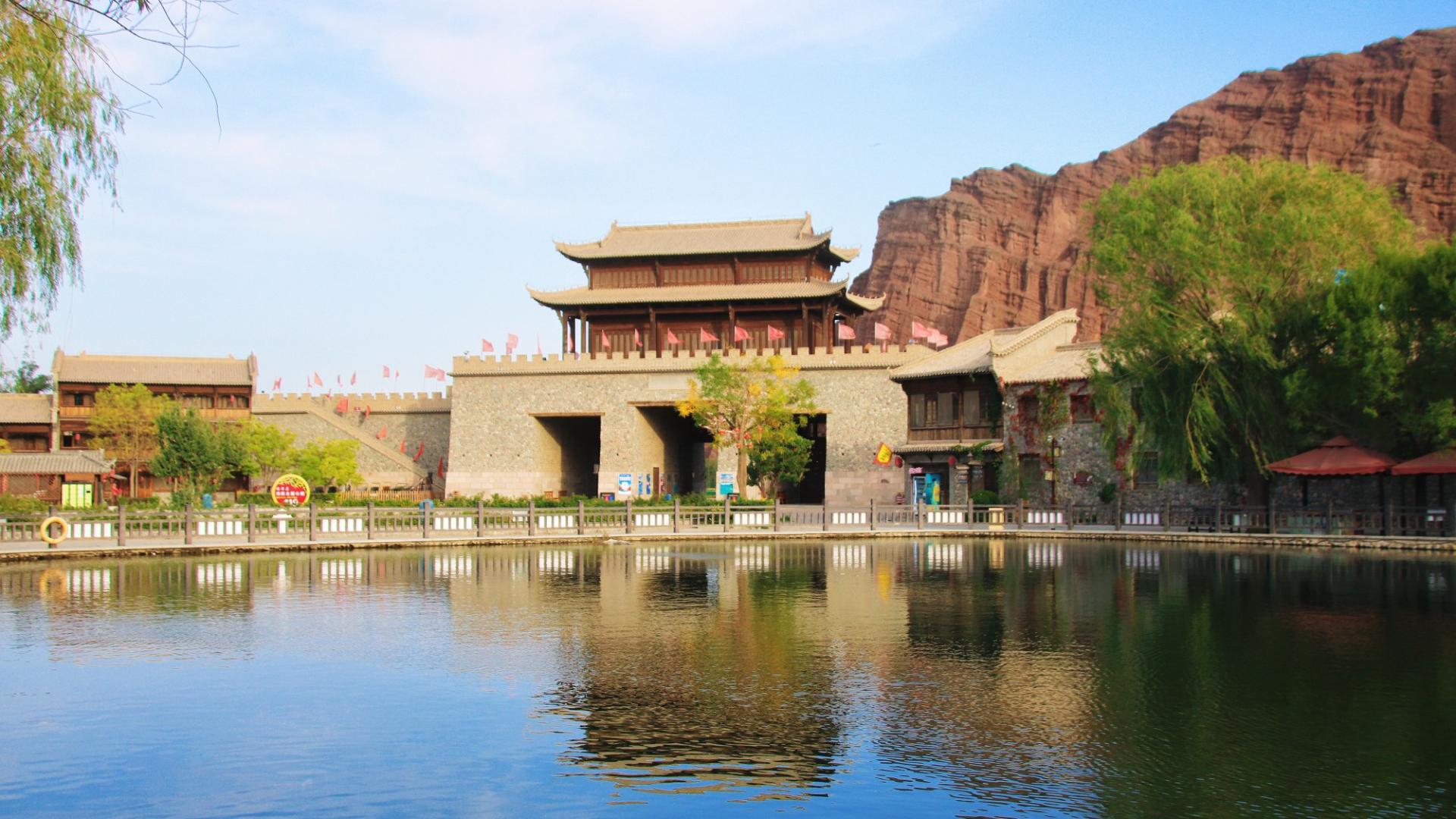 张掖丹霞口小镇，古城建筑与民俗文化相融合，一处旅游打卡新地标