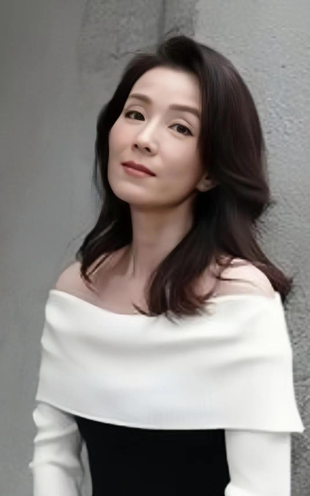 叶全真，1969年出生于中国台湾，原名赵文君。1987年因《雪在烧》出道，后出演
