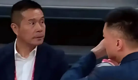 广东顺利回到东莞，陈总或亲自前往训练馆为球队全体将士打气！

广东两次机会没把握