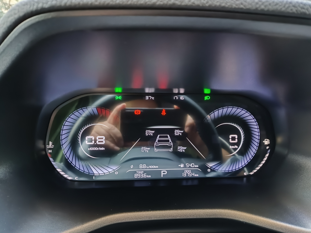 四代帝豪尊贵版22款两个问题
1.每次加满油起步，油箱里汽油晃动的声音很明显，问