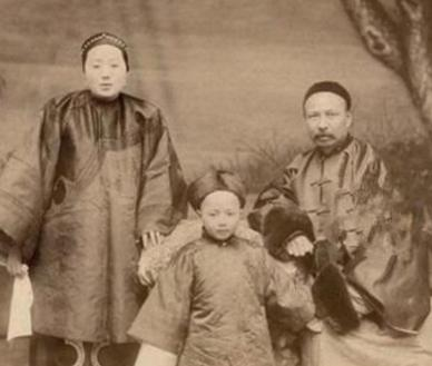 1901年，李鸿章去世，他给子孙留下4000多万两白银和无数家产， 可没想到，5