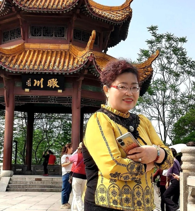 跟女人聊天，要牢记以下这七点，女人都喜欢。

比如你俩聊到凌晨三点，她突然发来一