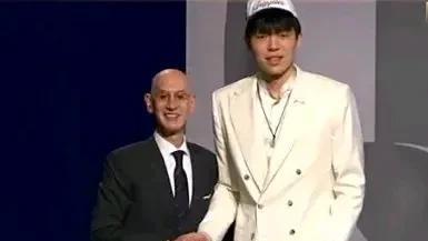篮球新视角：首轮第16位就被开拓者选中，杨瀚森在NBA前景看好！
       