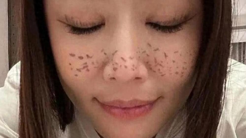 爱情，婚姻，还有孩子涂鸦的雀斑：一个明星妈妈的日常