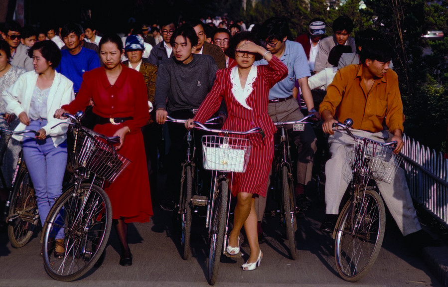 走，上班去！(1988年北京长安街）
