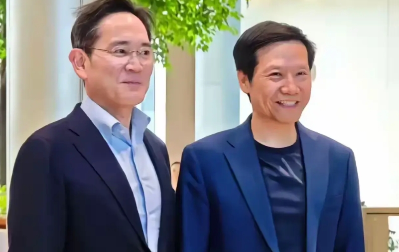 余承东彻底失眠了！不是因为手机卖的贵，也不是因为汽车销量不好！
而是因为雷军受到