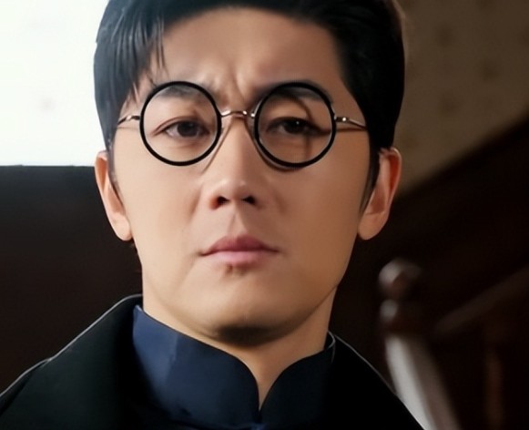 男演员失业陪人夜爬泰山，有人跑评论区开黄腔。
 
看过他拍的《东北插班生》，挺好