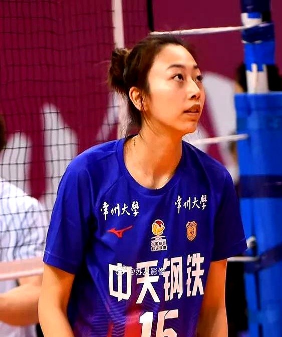 江苏女排里，大家都说孙燕差点意思，其他队员还行。

全锦赛上，孙燕传球，追着吴梦