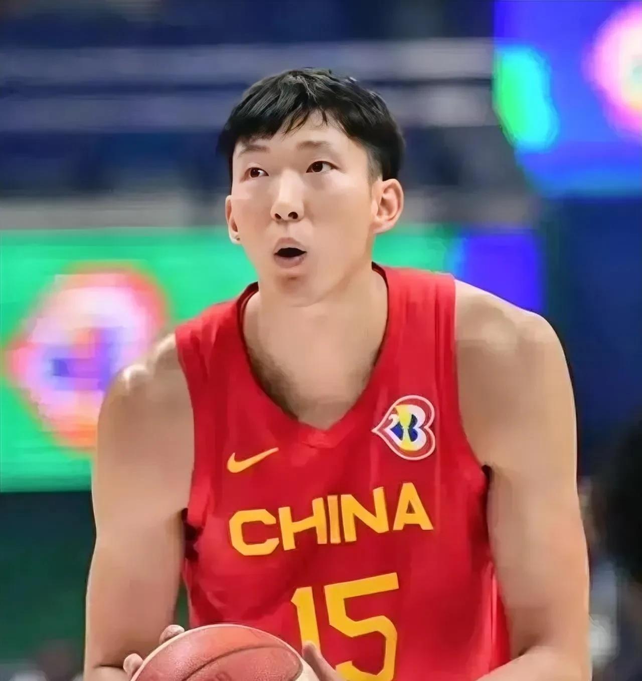 有一句话我一直不敢说，
怕说出来挨骂，
就是这次周琦
腰伤复发，我一点都不悲伤、