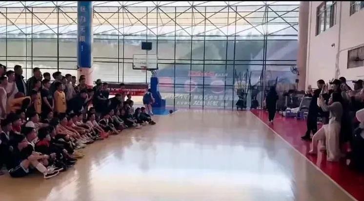 广东队老总朱芳雨马不停蹄去广州体院！
昨天，从陕西西安参加完CBA竞赛委员会会议