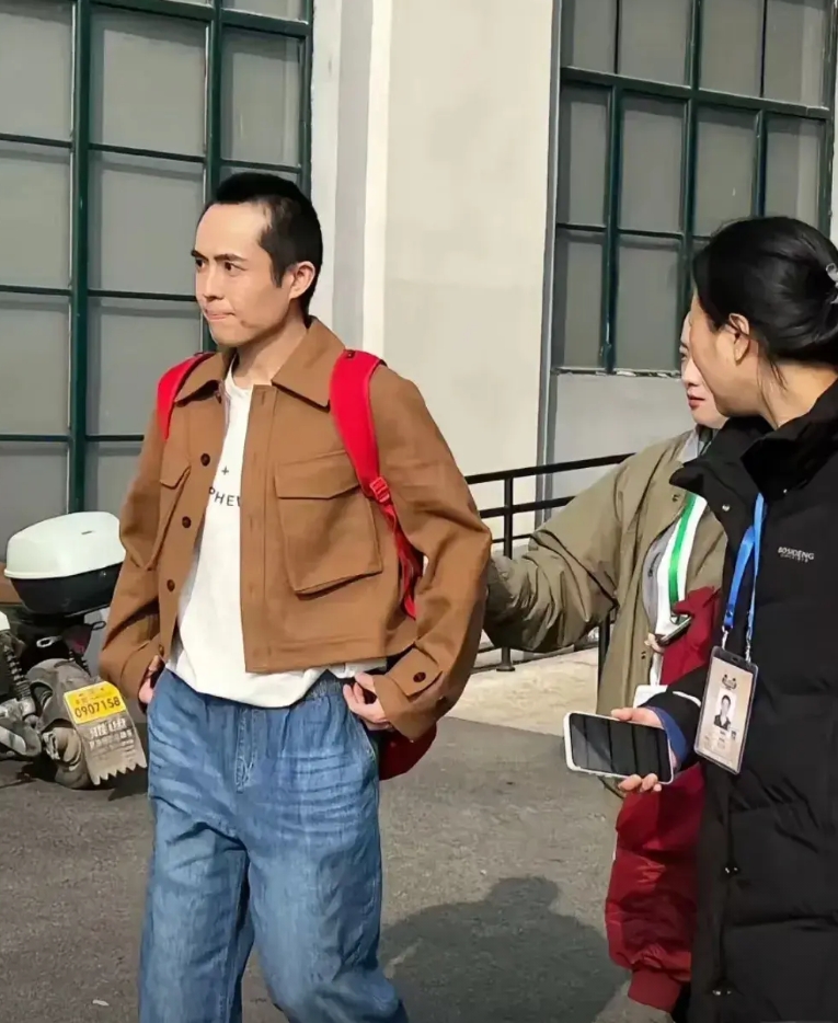 王星大概率不会再被观众同情了。

他之前就是个18线的小演员，因为那件事才被大众